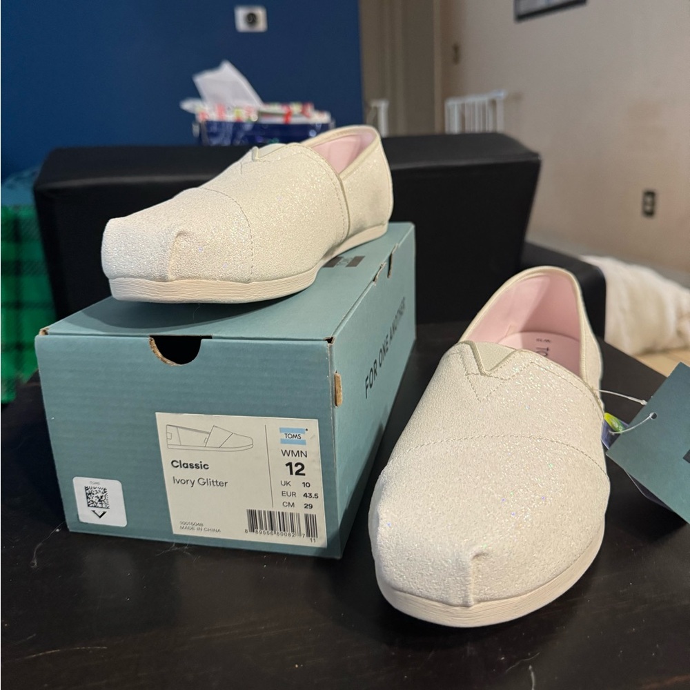 NWT TOM’s size 12